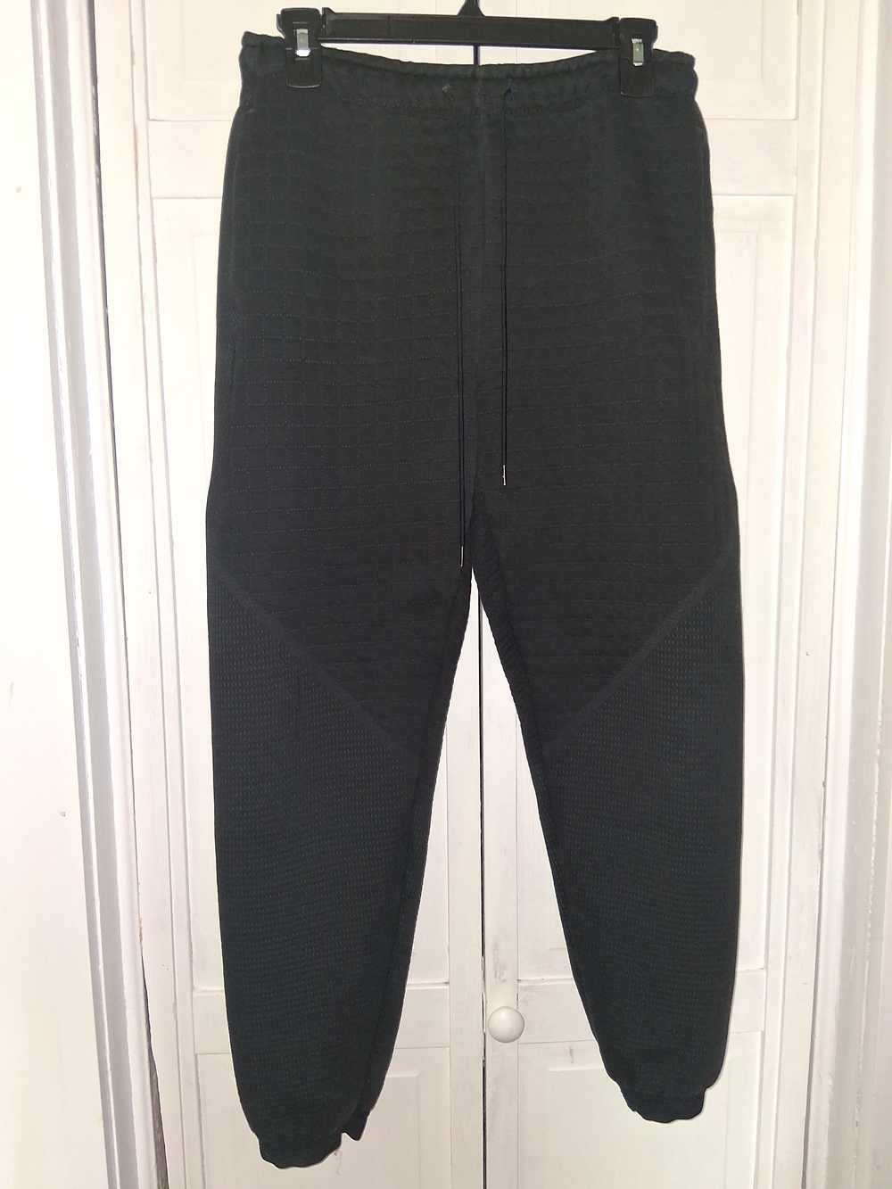 Nike Men's Quilted & Ribbed Black Jogger Sweatpants